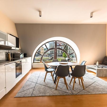 Trenčín Lovely 4-Bedroom Flat In Historical Center With Stunning View מראה חיצוני תמונה
