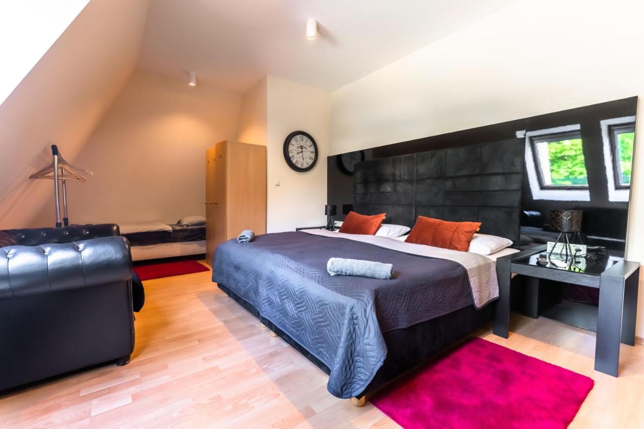 Trenčín Lovely 4-Bedroom Flat In Historical Center With Stunning View מראה חיצוני תמונה