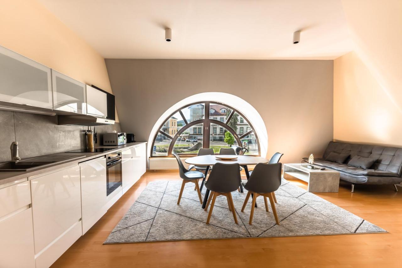Trenčín Lovely 4-Bedroom Flat In Historical Center With Stunning View מראה חיצוני תמונה