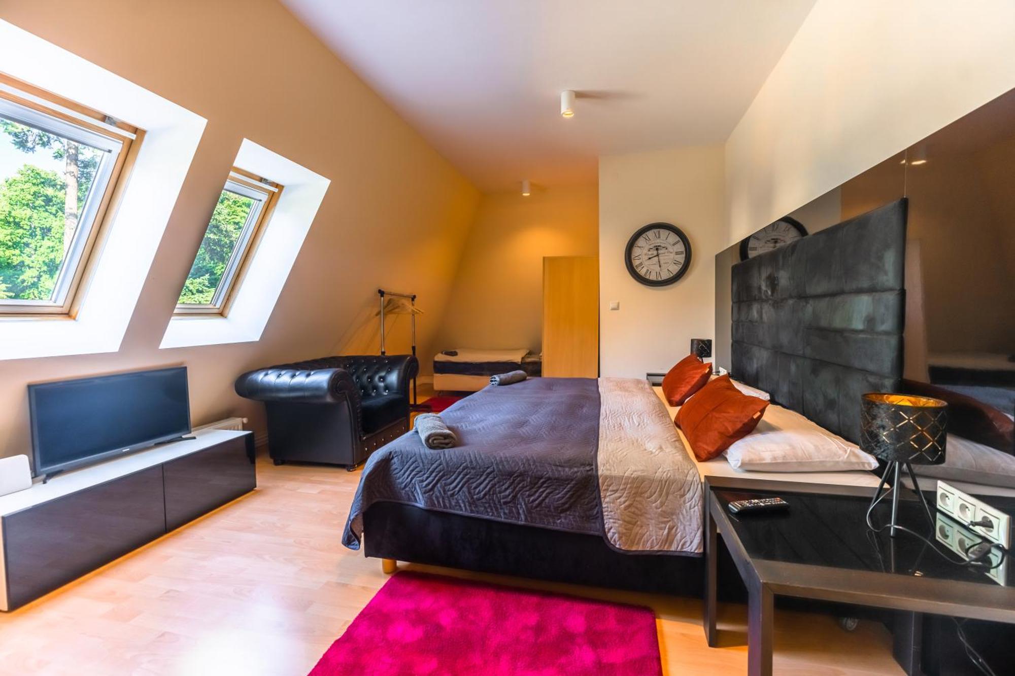 Trenčín Lovely 4-Bedroom Flat In Historical Center With Stunning View מראה חיצוני תמונה
